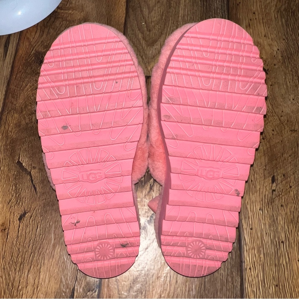 UGG Super Fluff Slipper Size 8 Pink - Picture 3 of 3